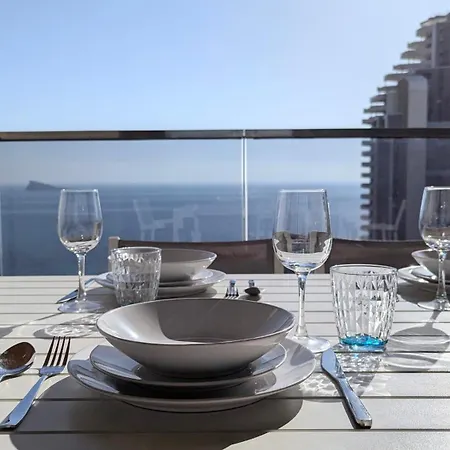 Sunset Waves Retreat ベニドルム